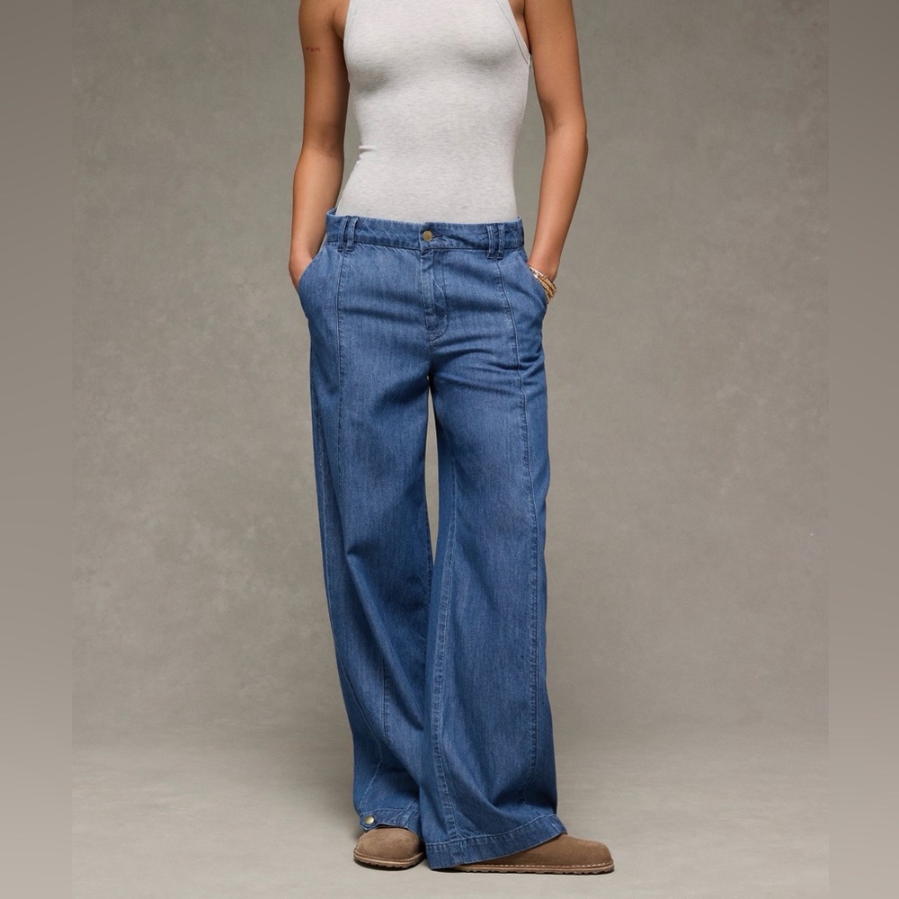 American Eagle Women's Wide Leg Trouser Jeans in Medium Blue